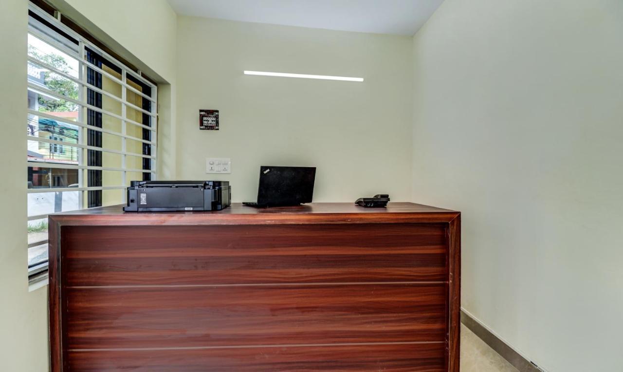 Itsy Hotels Rain Tulsi Stayz, Palarivattom Junction Kochi エクステリア 写真