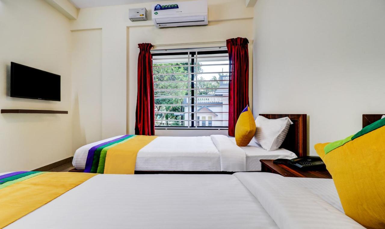 Itsy Hotels Rain Tulsi Stayz, Palarivattom Junction Kochi エクステリア 写真