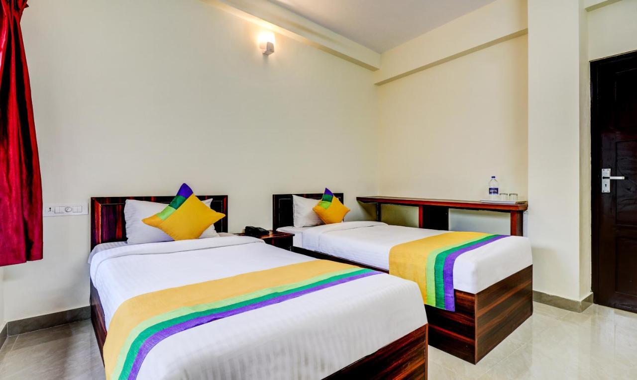 Itsy Hotels Rain Tulsi Stayz, Palarivattom Junction Kochi エクステリア 写真