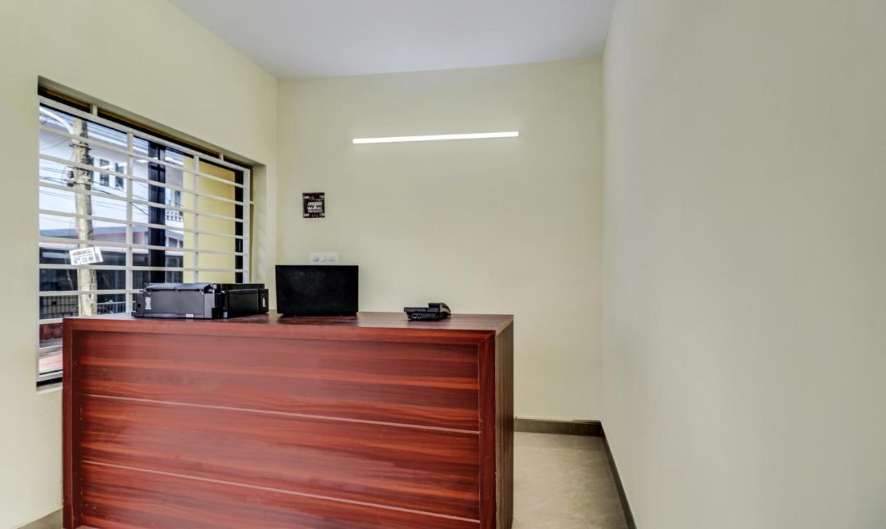 Itsy Hotels Rain Tulsi Stayz, Palarivattom Junction Kochi エクステリア 写真