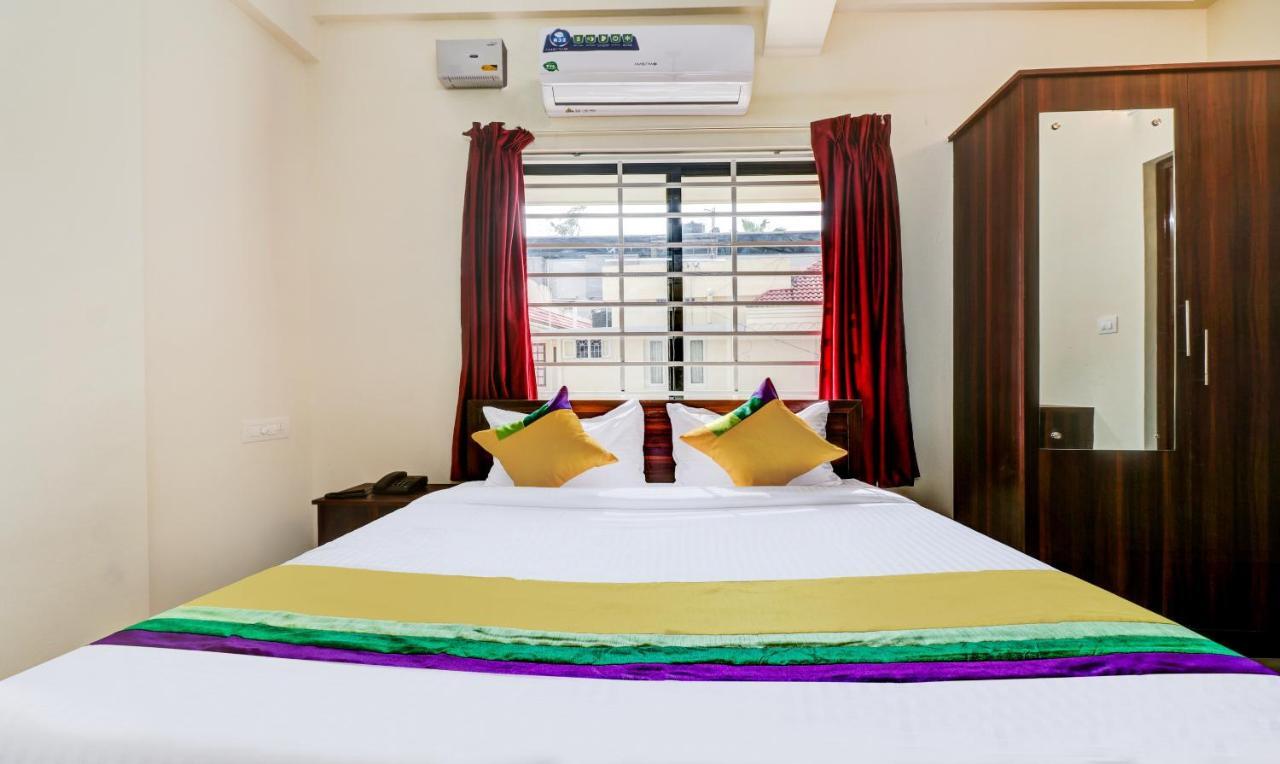 Itsy Hotels Rain Tulsi Stayz, Palarivattom Junction Kochi エクステリア 写真