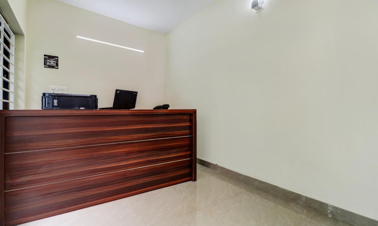 Itsy Hotels Rain Tulsi Stayz, Palarivattom Junction Kochi エクステリア 写真