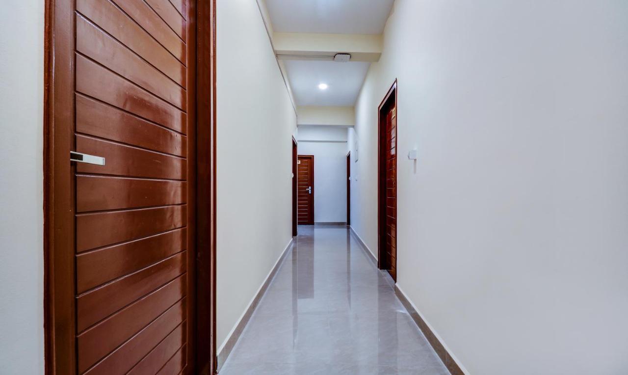 Itsy Hotels Rain Tulsi Stayz, Palarivattom Junction Kochi エクステリア 写真