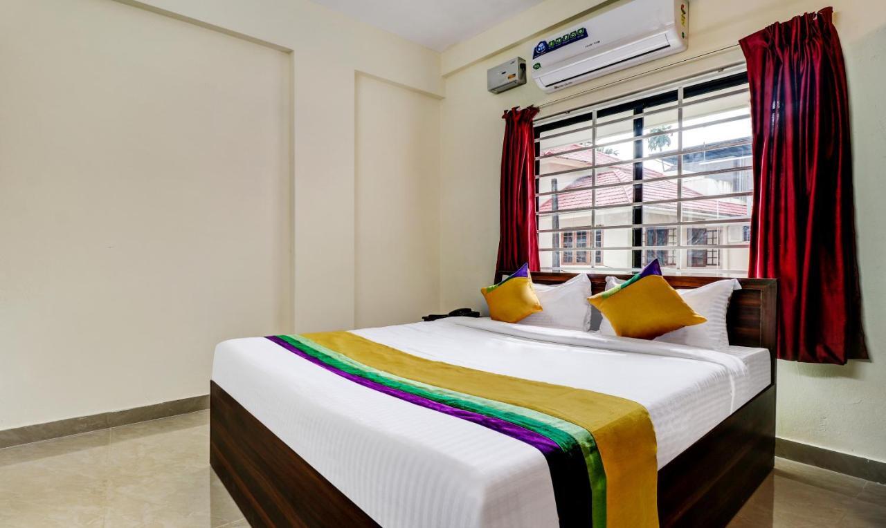 Itsy Hotels Rain Tulsi Stayz, Palarivattom Junction Kochi エクステリア 写真