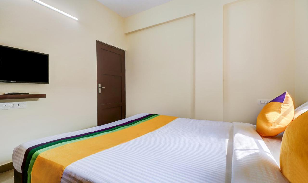 Itsy Hotels Rain Tulsi Stayz, Palarivattom Junction Kochi エクステリア 写真